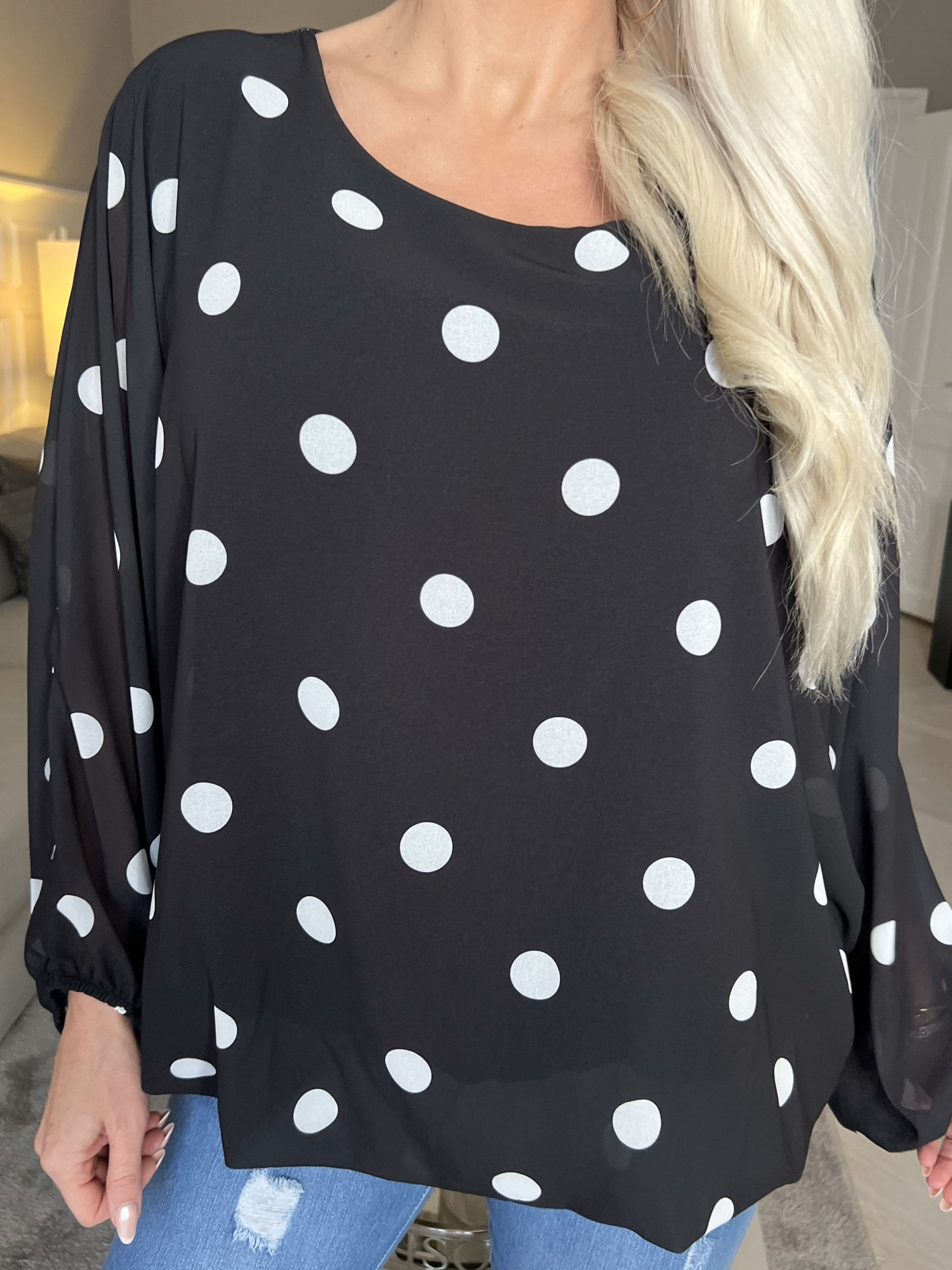 Destiny Dot - Blus i chiffong med prickar